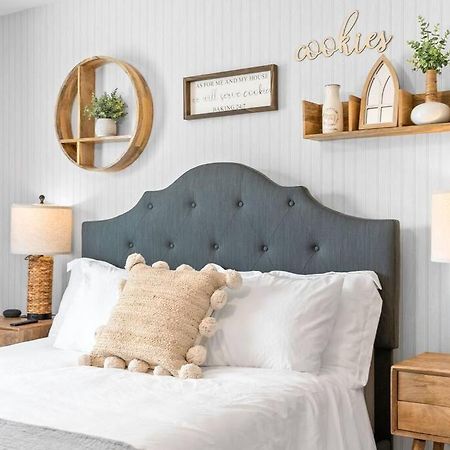 One-Of-A-Kind Smart, Cookie Themed Home For Up To 6 Clarksville Exteriér fotografie