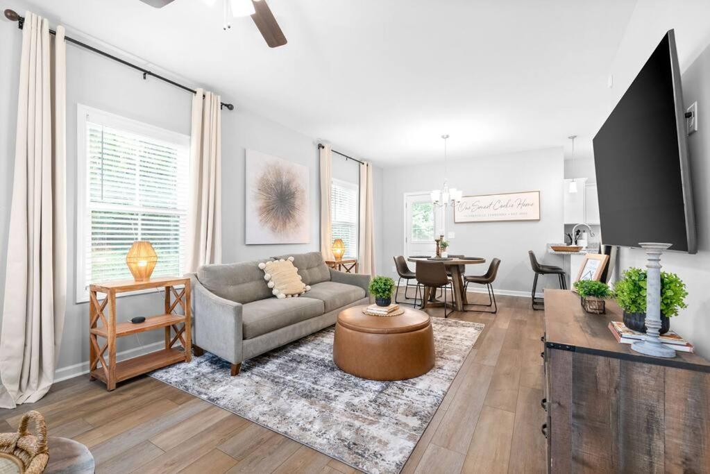 One-Of-A-Kind Smart, Cookie Themed Home For Up To 6 Clarksville Exteriér fotografie
