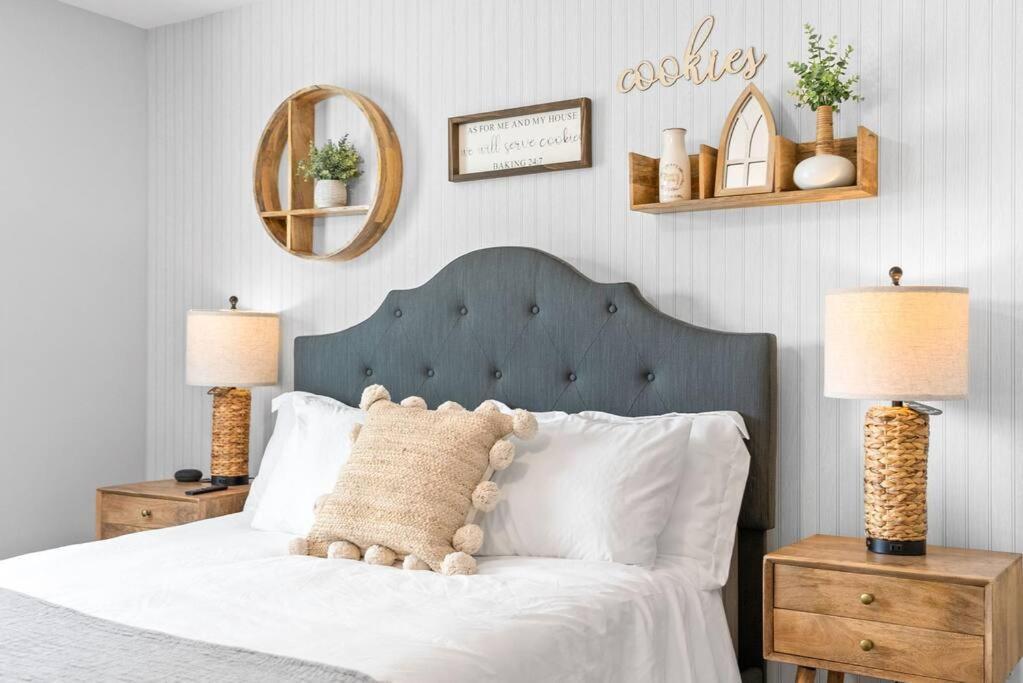 One-Of-A-Kind Smart, Cookie Themed Home For Up To 6 Clarksville Exteriér fotografie