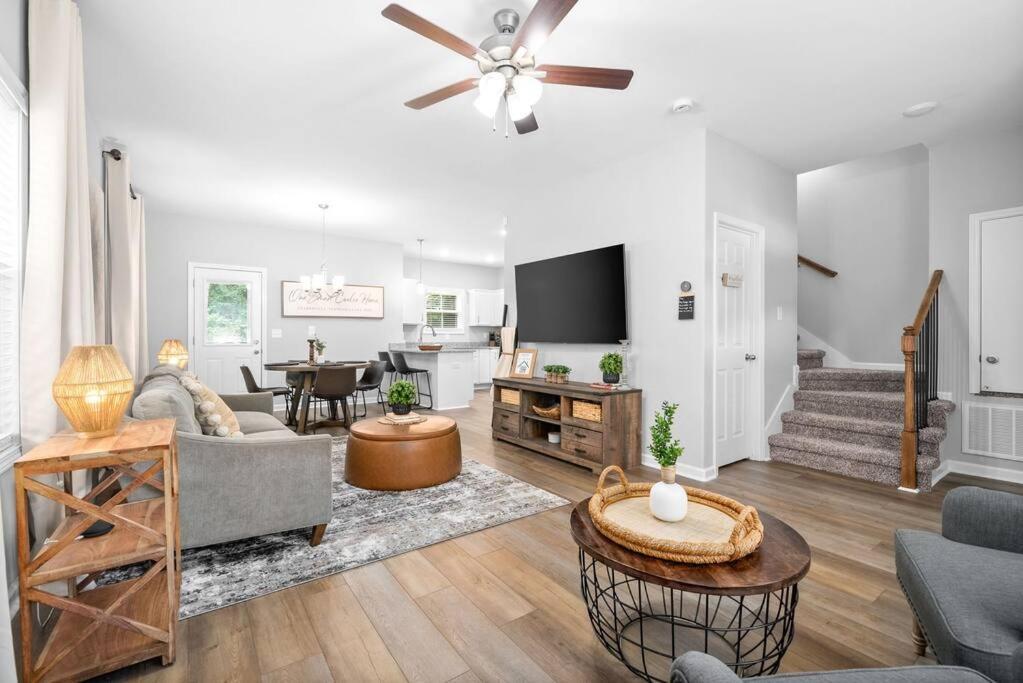 One-Of-A-Kind Smart, Cookie Themed Home For Up To 6 Clarksville Exteriér fotografie