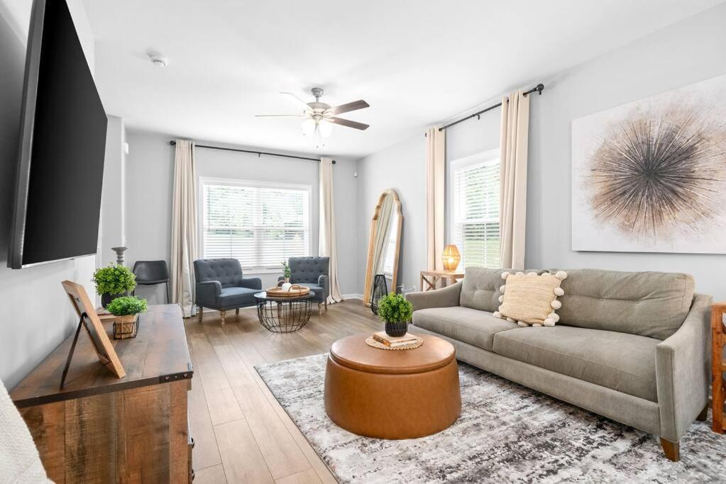 One-Of-A-Kind Smart, Cookie Themed Home For Up To 6 Clarksville Exteriér fotografie