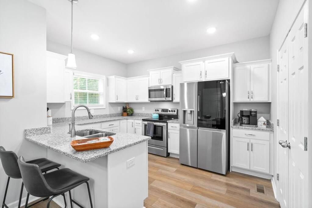 One-Of-A-Kind Smart, Cookie Themed Home For Up To 6 Clarksville Exteriér fotografie