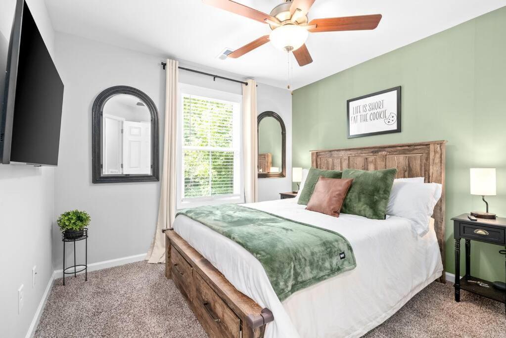 One-Of-A-Kind Smart, Cookie Themed Home For Up To 6 Clarksville Exteriér fotografie