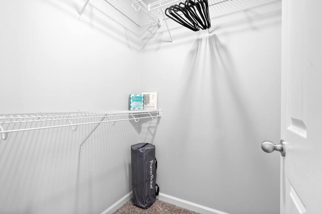 One-Of-A-Kind Smart, Cookie Themed Home For Up To 6 Clarksville Exteriér fotografie
