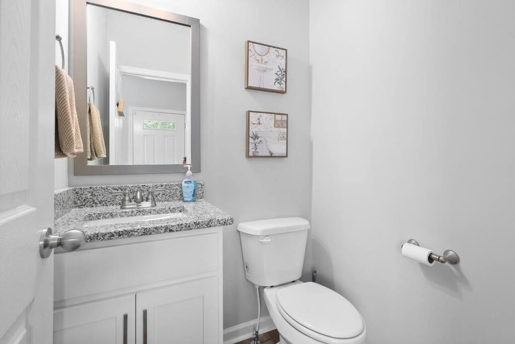 One-Of-A-Kind Smart, Cookie Themed Home For Up To 6 Clarksville Exteriér fotografie