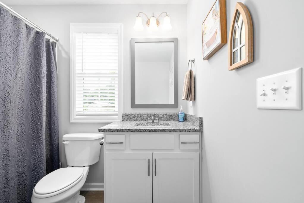 One-Of-A-Kind Smart, Cookie Themed Home For Up To 6 Clarksville Exteriér fotografie