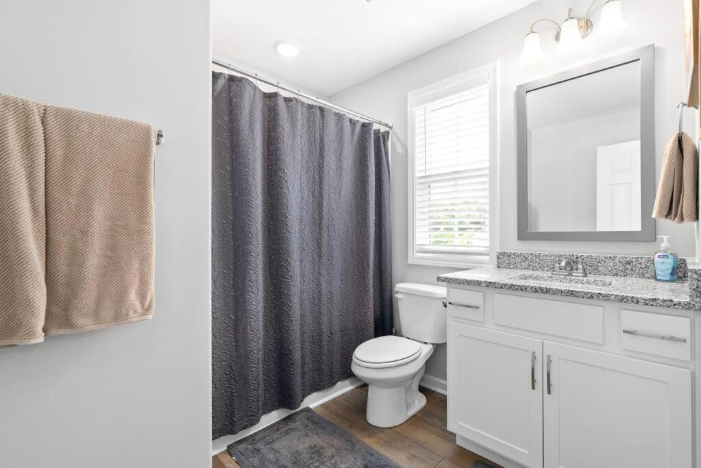 One-Of-A-Kind Smart, Cookie Themed Home For Up To 6 Clarksville Exteriér fotografie
