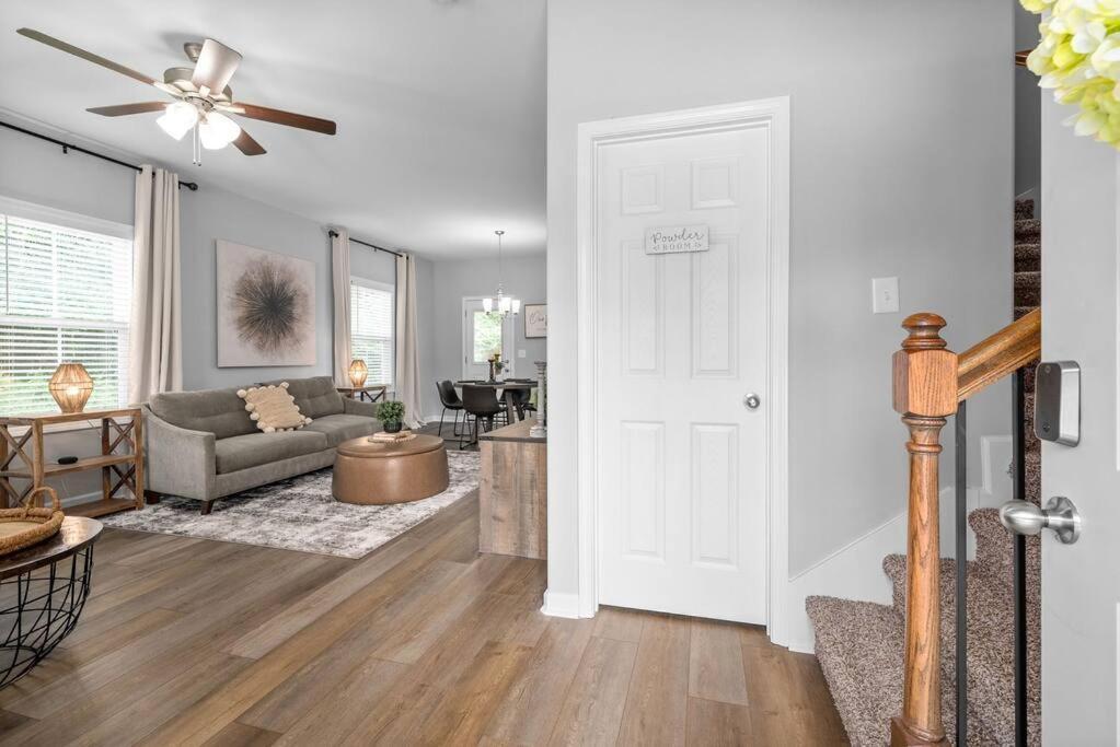 One-Of-A-Kind Smart, Cookie Themed Home For Up To 6 Clarksville Exteriér fotografie