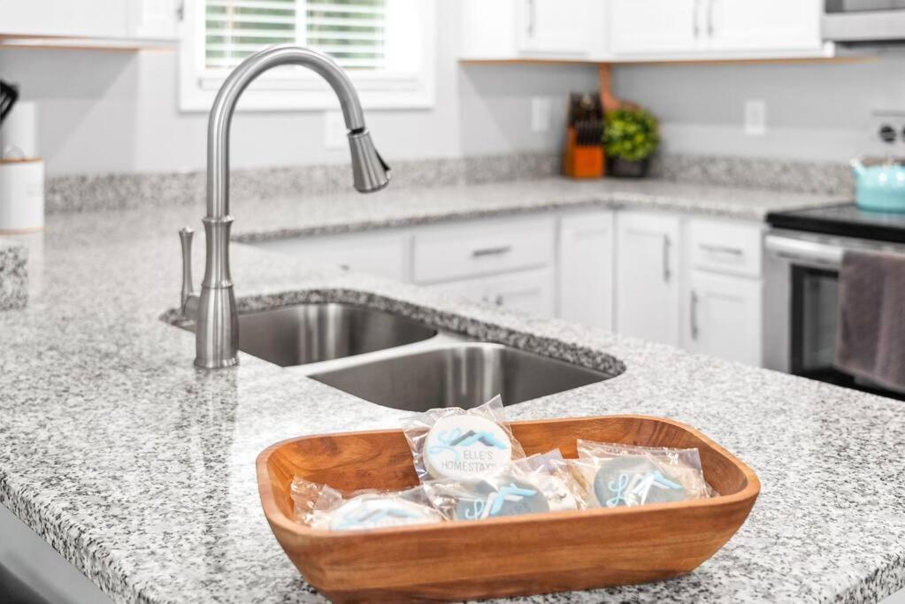 One-Of-A-Kind Smart, Cookie Themed Home For Up To 6 Clarksville Exteriér fotografie