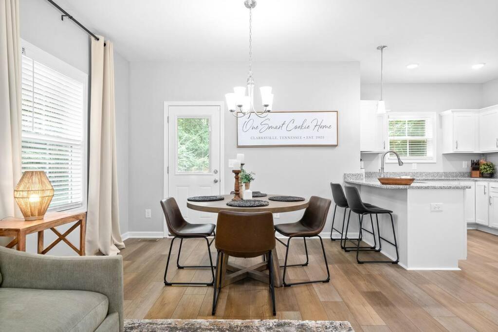 One-Of-A-Kind Smart, Cookie Themed Home For Up To 6 Clarksville Exteriér fotografie